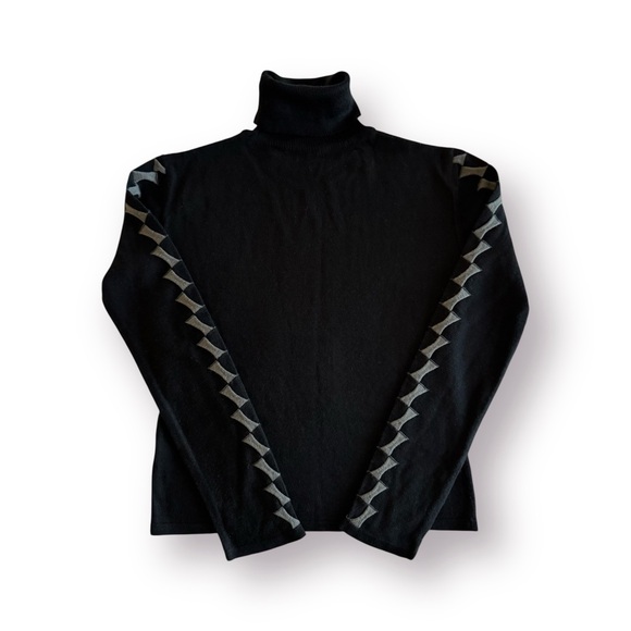 TURQUALITY Women’s Black Turtleneck Sweater with Gray Zigzag Pattern Sleeves - Picture 3 of 9